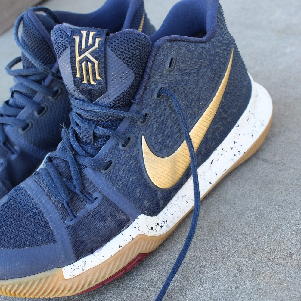 Nike Kyrie 3  Osidian Size 8.5